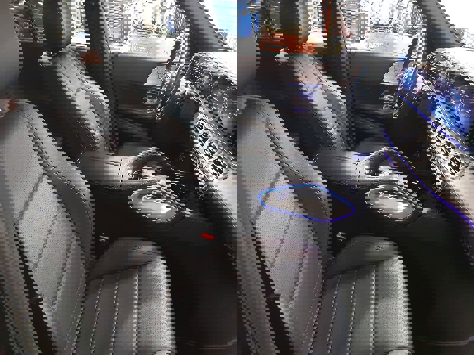 Used 2024 Mercedes-Benz GLE 450e 4MATIC image 9