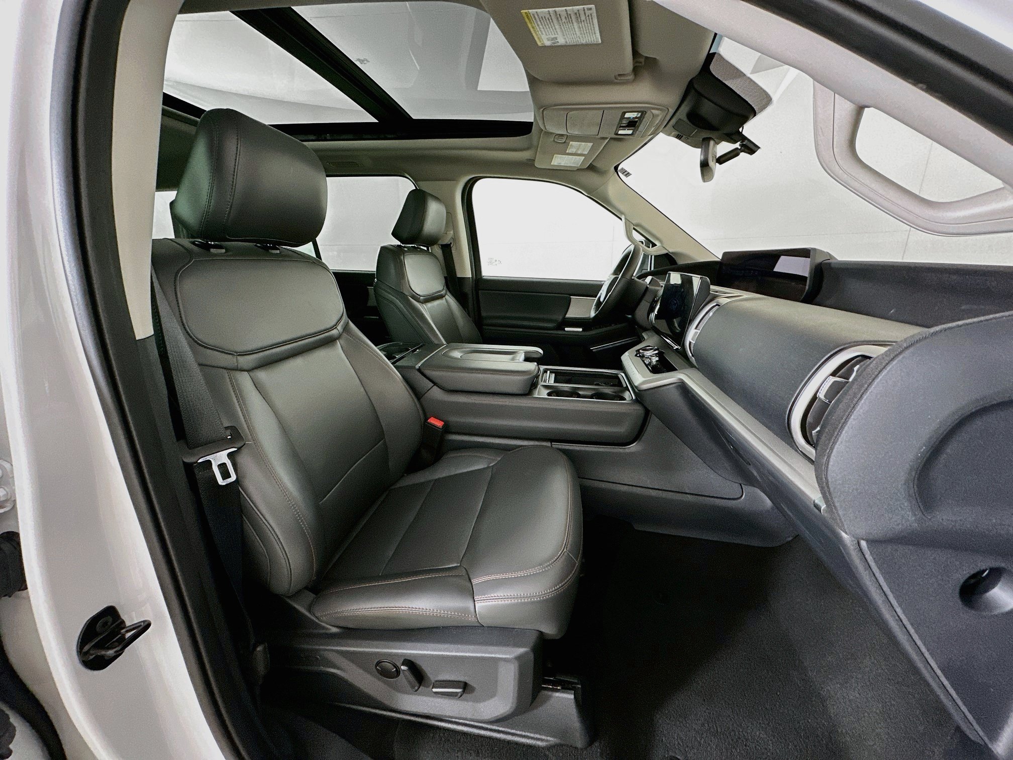 Used 2025 Ford Expedition Active AWD/4WD image 35
