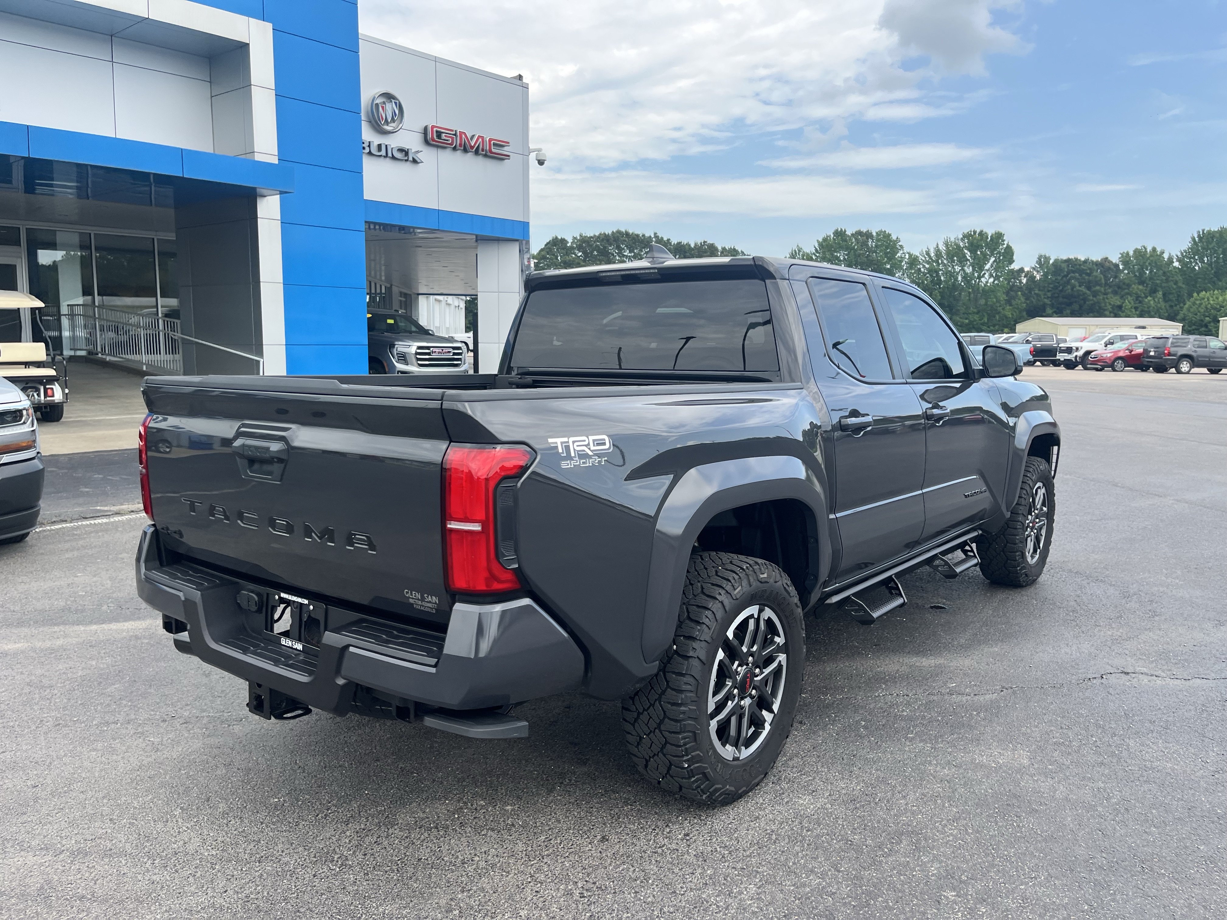 Used 2025 Toyota Tacoma TRD Sport AWD/4WD image 8