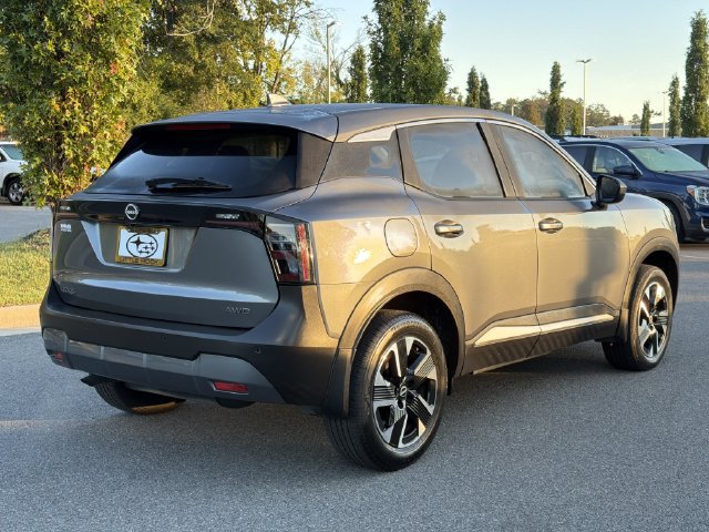 Used 2025 Nissan Kicks SV AWD/4WD image 3