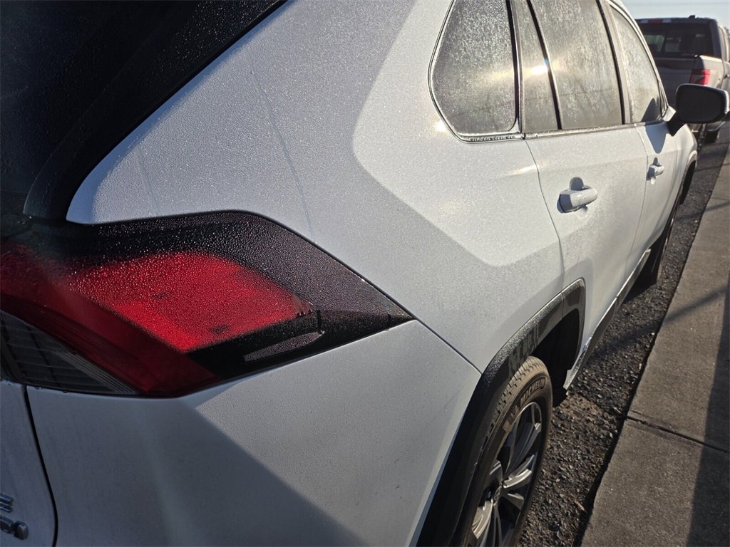 Used 2023 Toyota RAV4 XLE Premium image 7