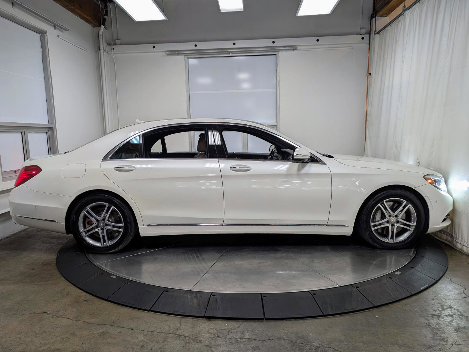 Used 2016 Mercedes-Benz S 550 4MATIC Sedan image 10