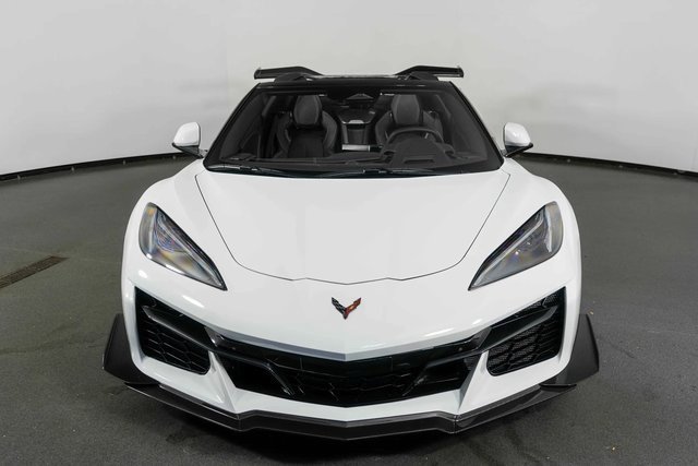 Used 2025 Chevrolet Corvette Z06 w/ Z07 Performance Package image 3