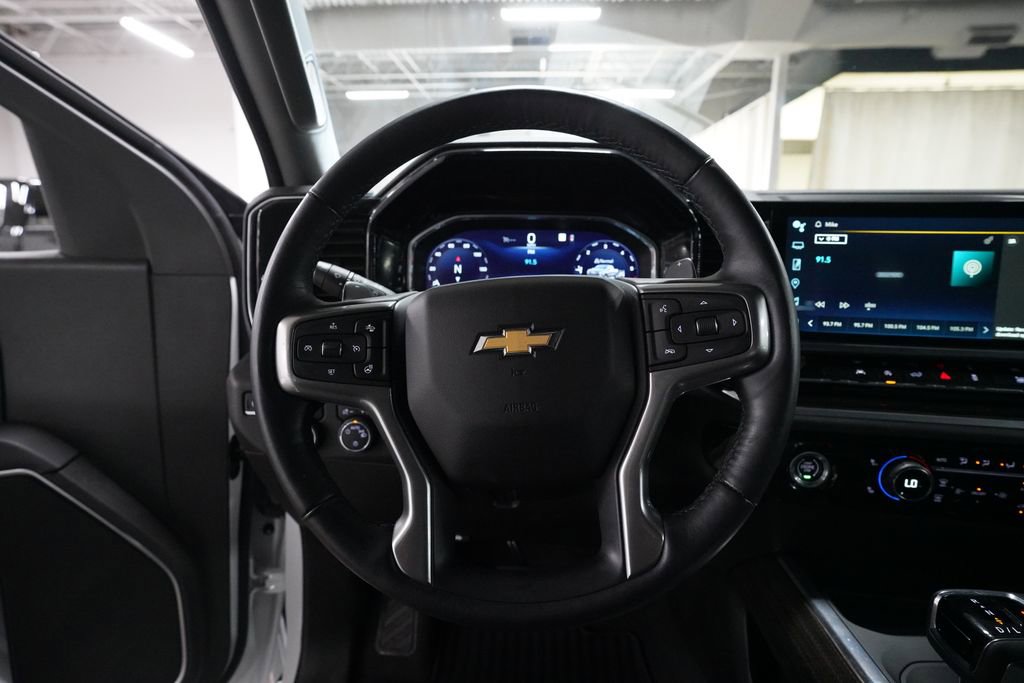 Used 2023 Chevrolet Silverado 1500 LT AWD/4WD image 4