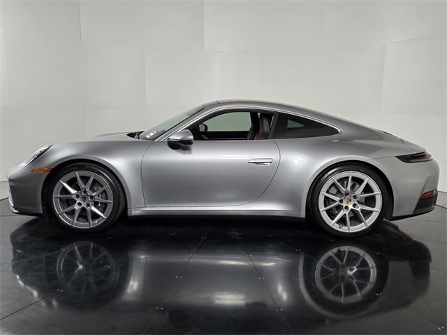 Used 2025 Porsche 911 Carrera image 3
