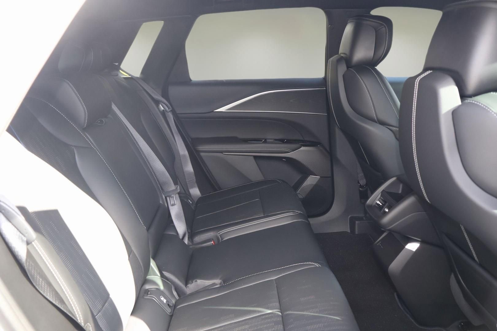 New 2026 Cadillac Lyriq Sport RWD image 19