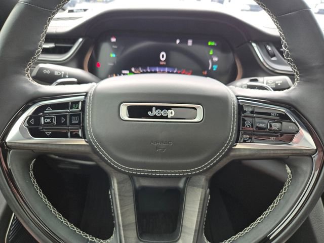 Used 2023 Jeep Grand Cherokee Overland w/ Advanced Protech Group III AWD/4WD image 27