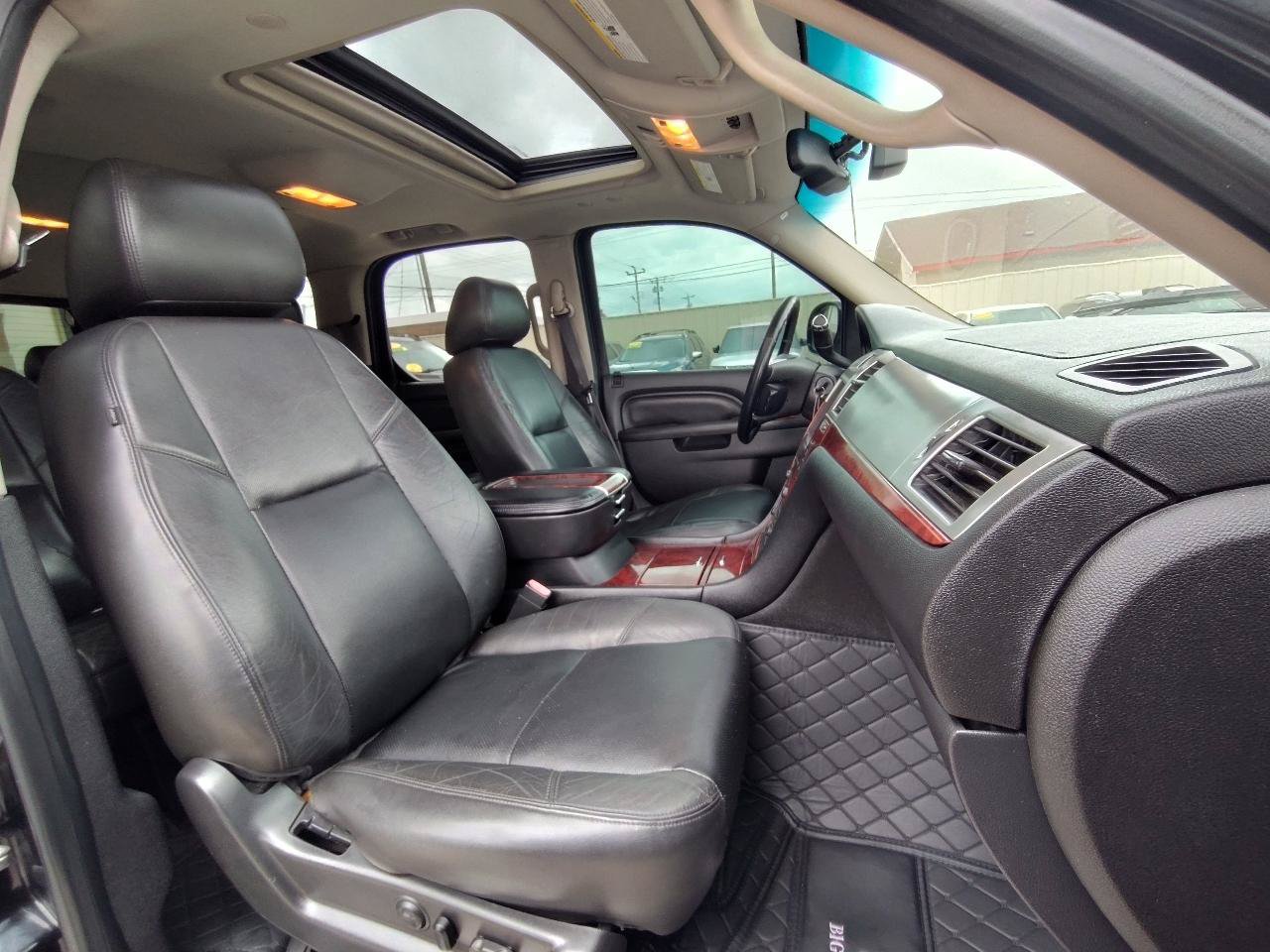 Used 2012 Cadillac Escalade Luxury RWD image 39