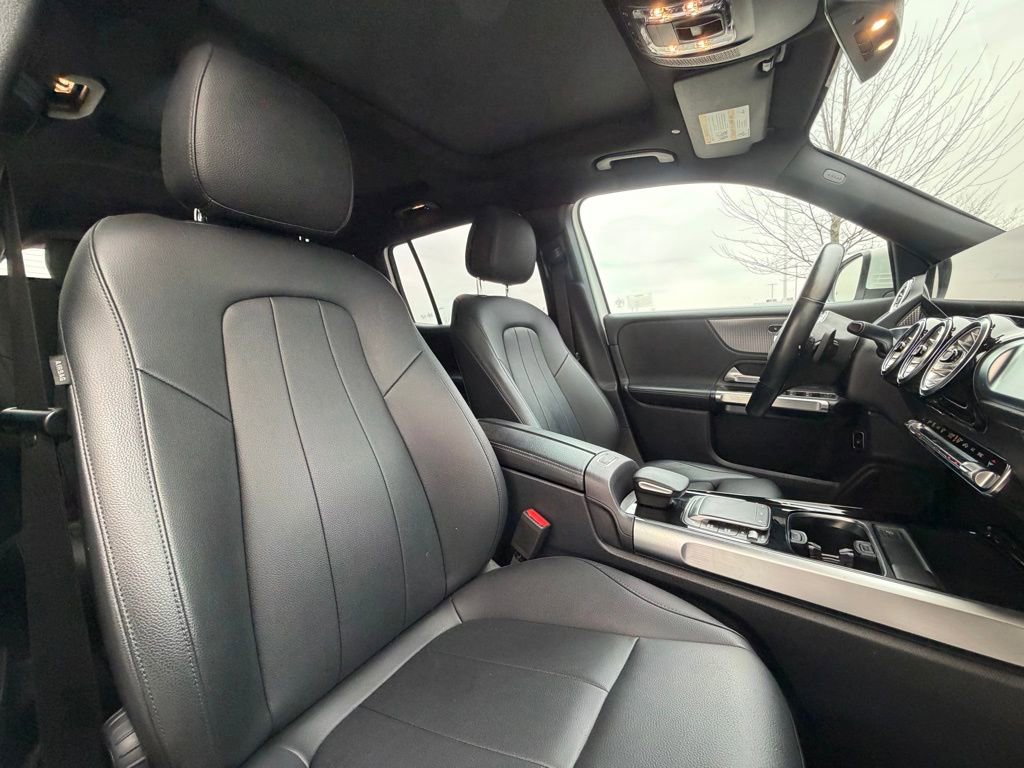 Used 2022 Mercedes-Benz GLB 250 4MATIC w/ Premium Package Lite image 35