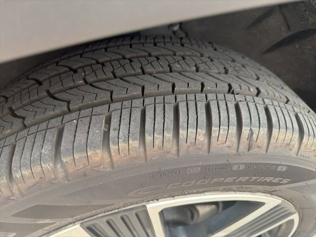 Used 2021 GMC Acadia SLE w/ Elevation Edition FWD image 3