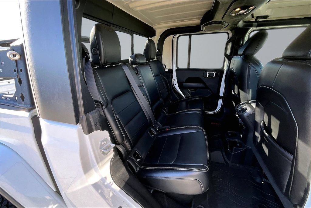 Certified 2020 Jeep Gladiator Overland AWD/4WD image 18