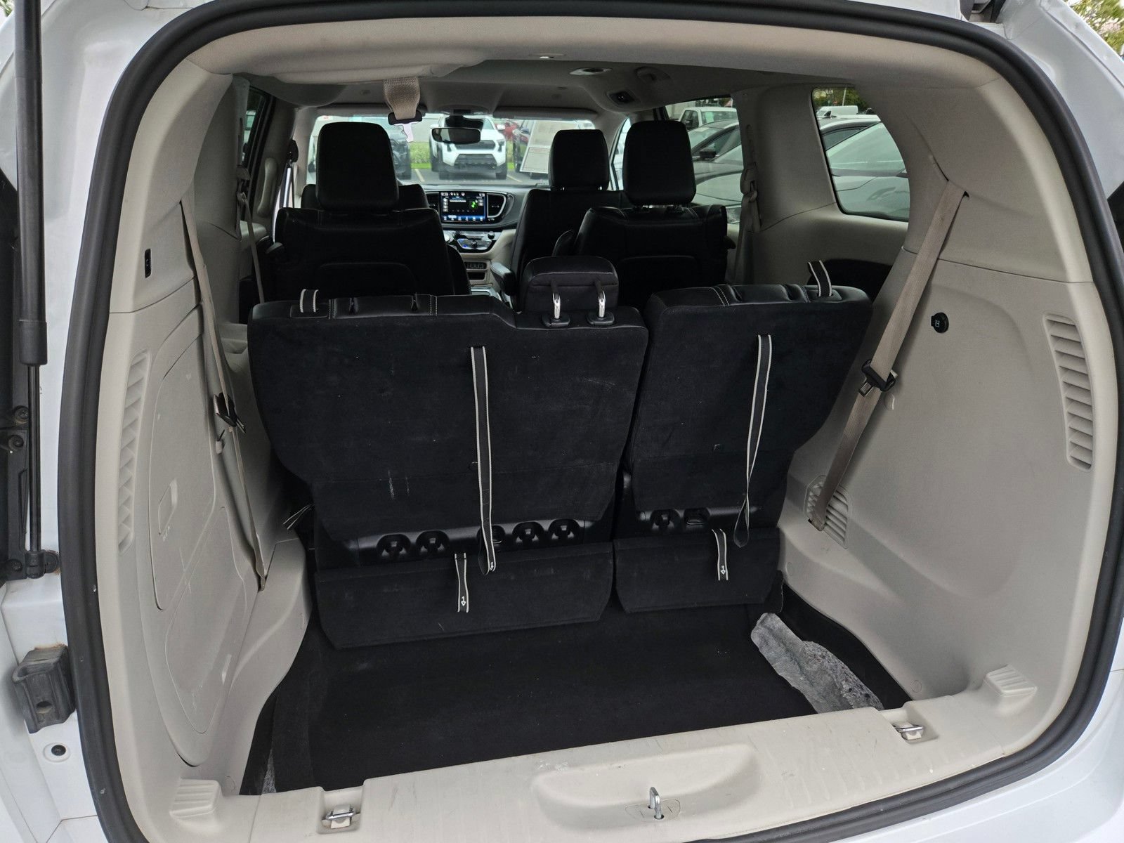 Used 2023 Chrysler Pacifica Touring-L FWD image 24