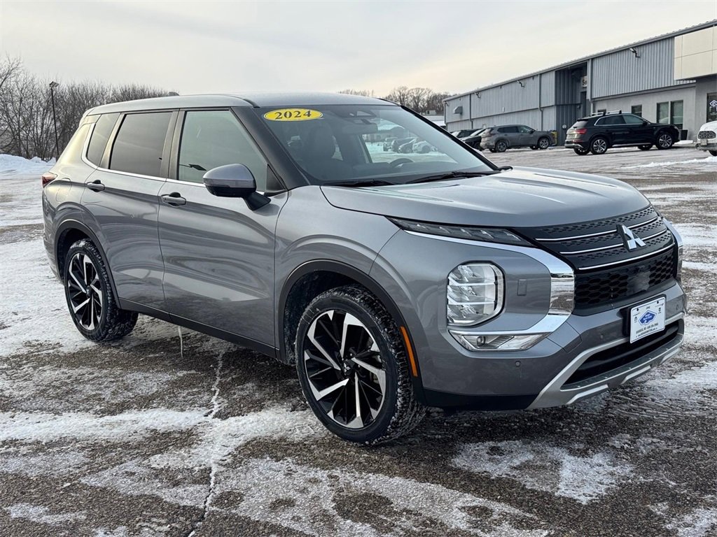 Used 2024 Mitsubishi Outlander SE