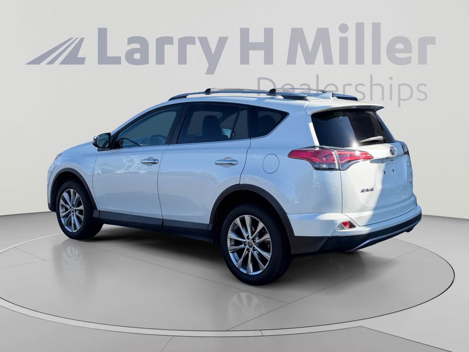 Used 2017 Toyota RAV4 Limited w/ Advanced Technology Package AWD/4WD image 3