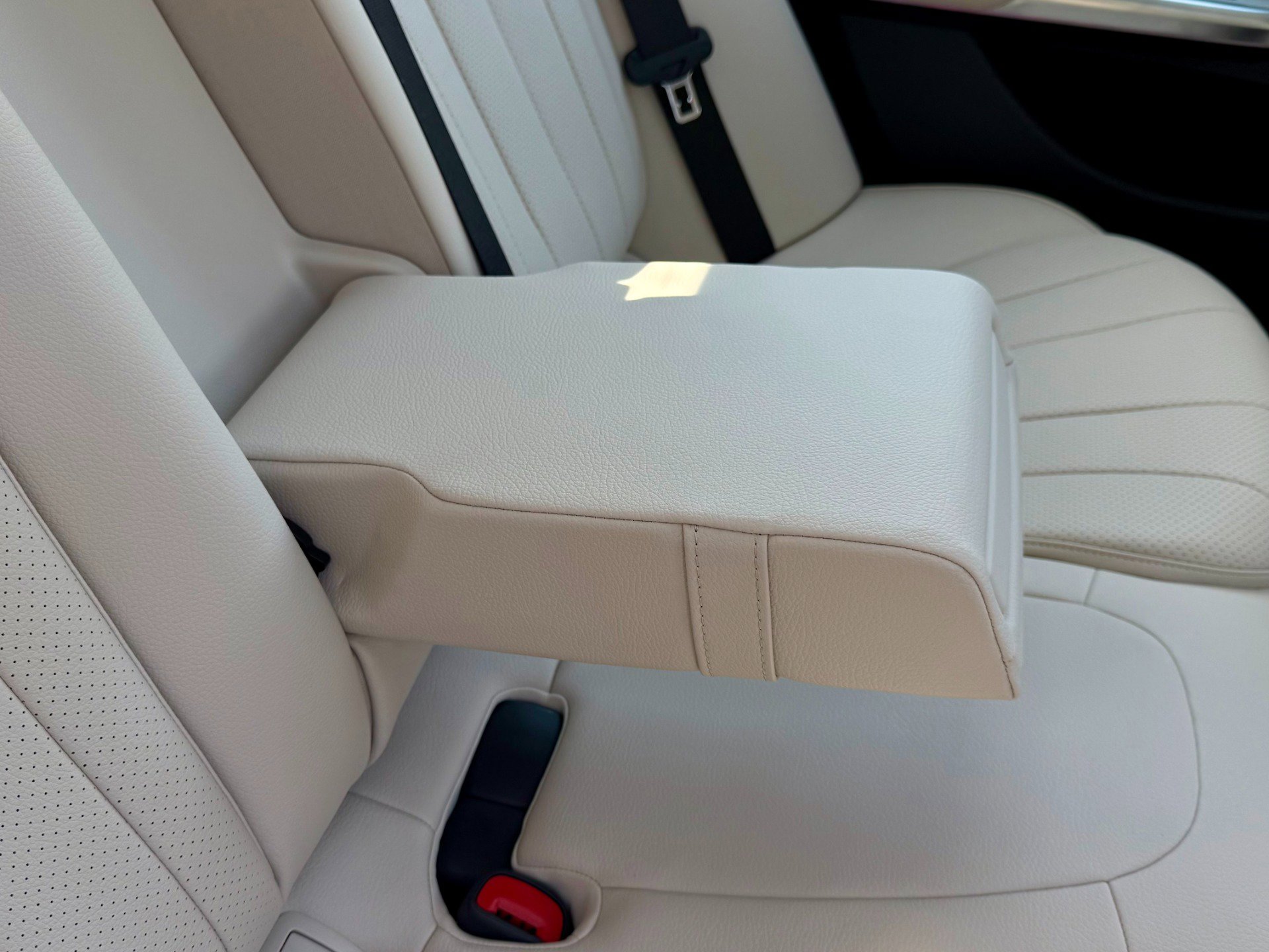 Used 2025 Mercedes-Benz E 350 Sedan image 16