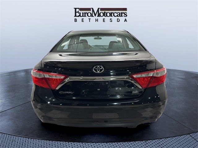 Used 2017 Toyota Camry SE image 4