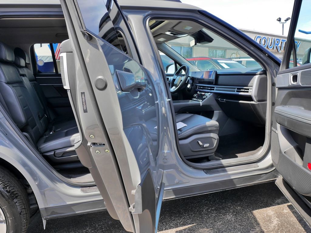 Used 2025 Hyundai Santa Fe Limited image 30