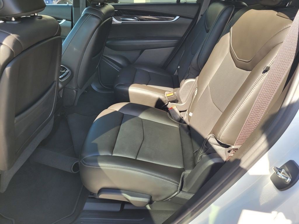 Certified 2024 Cadillac XT6 Premium Luxury FWD image 11