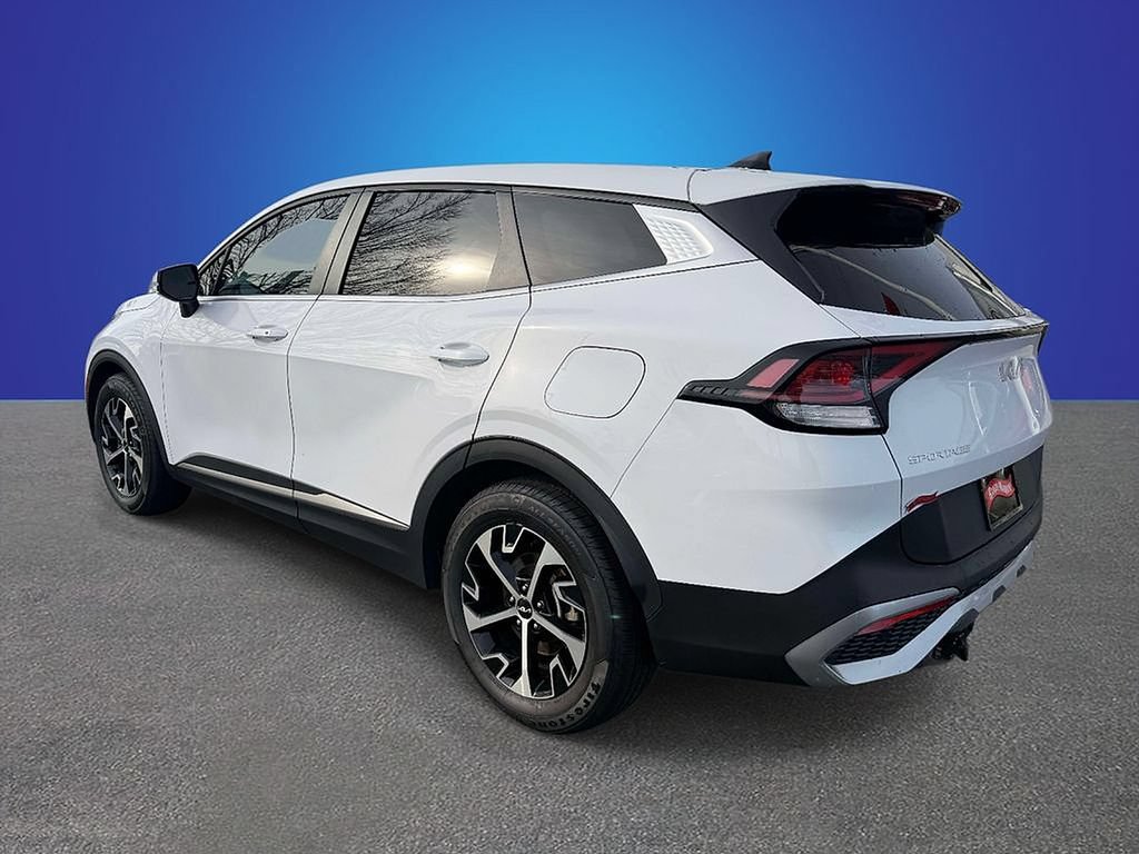 Used 2024 Kia Sportage EX FWD image 3