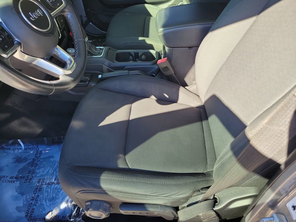 Used 2019 Jeep Wrangler Unlimited Sahara image 21