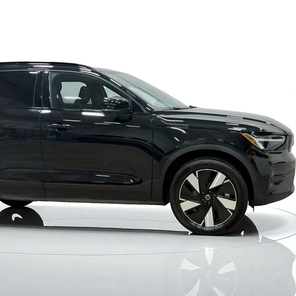 Used 2024 Volvo XC40 Recharge Core w/ Protection Package Premier image 13