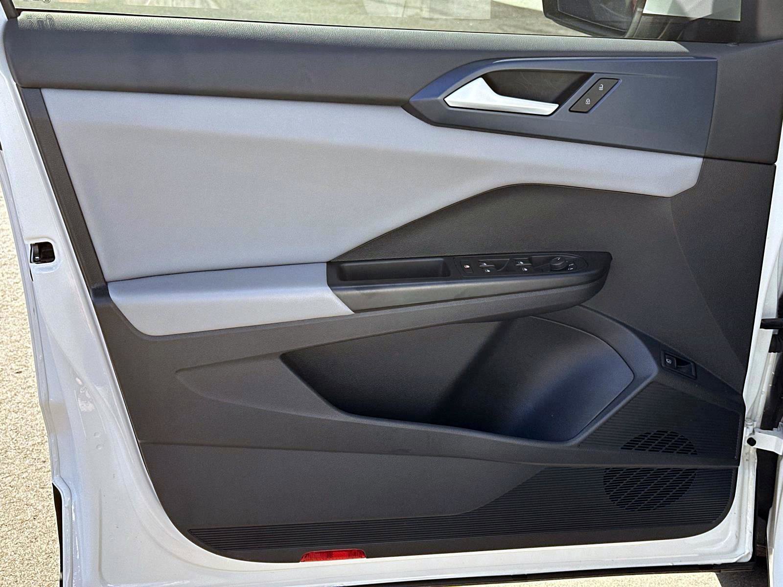 Certified 2022 Volkswagen Taos SE image 15