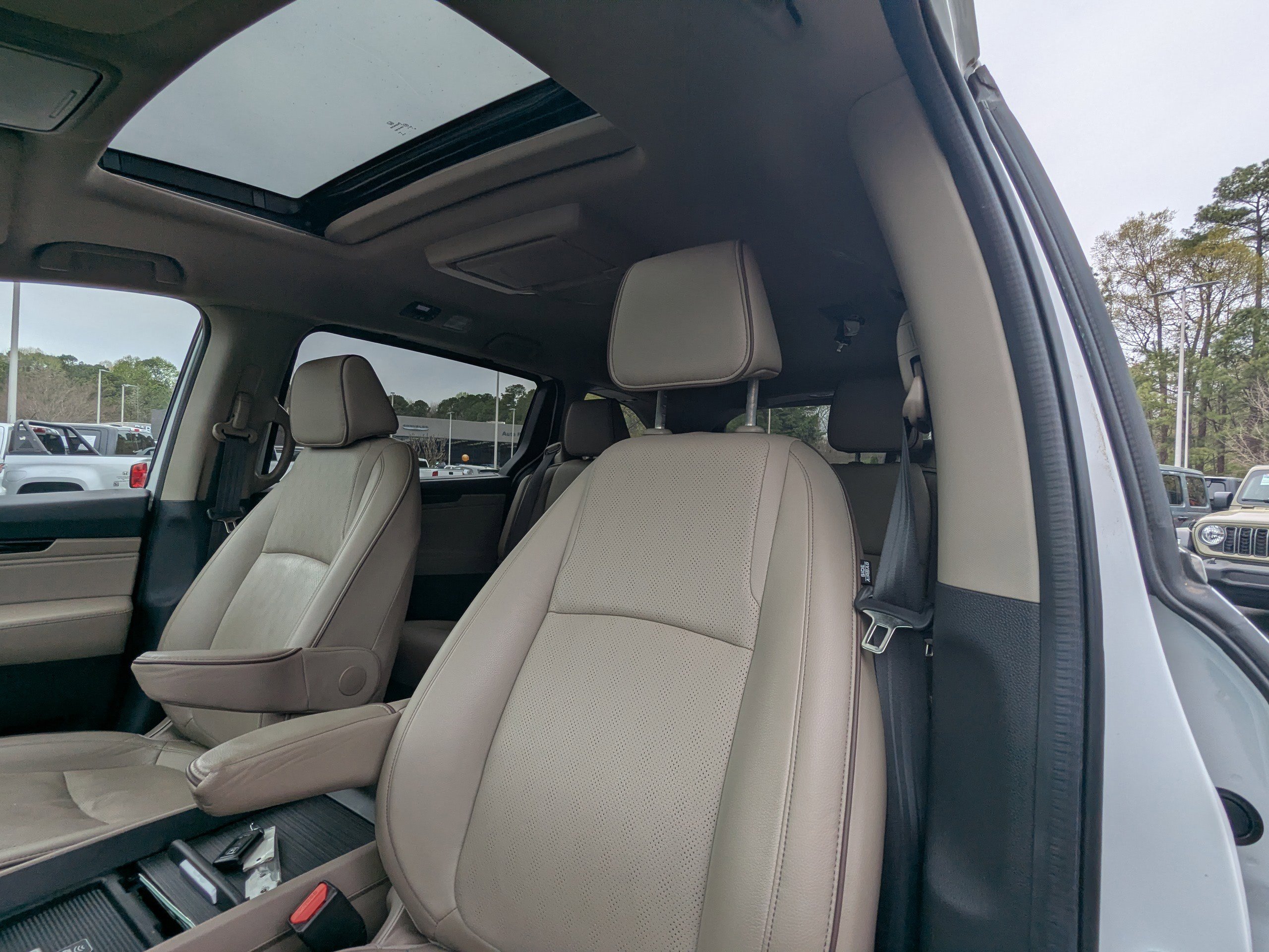 Used 2024 Honda Odyssey Elite image 9