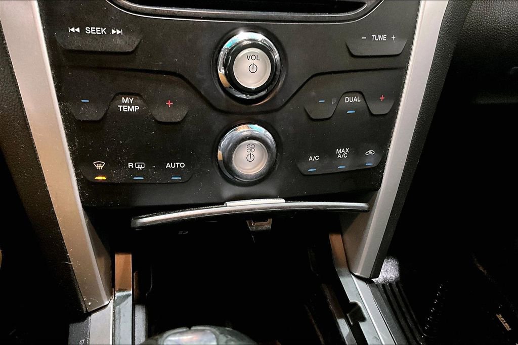 Used 2014 Ford Explorer XLT w/ Equipment Group 202A image 15