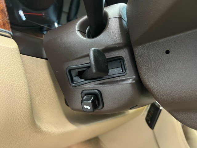 Used 2008 Cadillac SRX AWD image 30