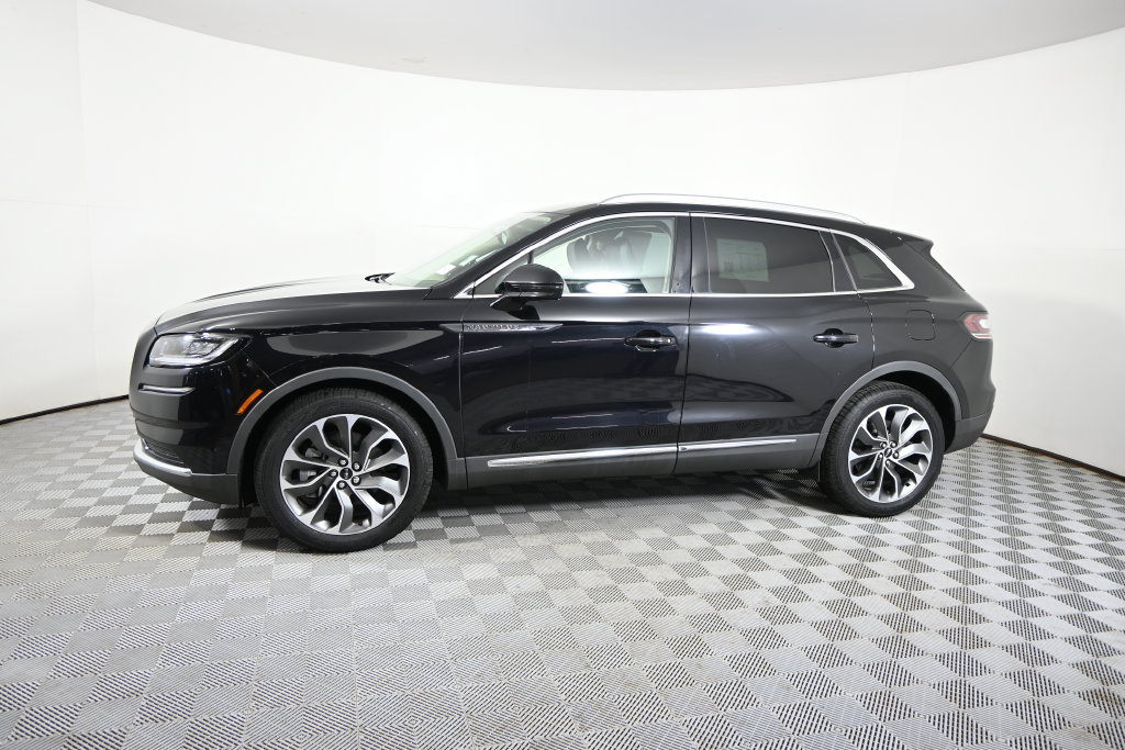 Used 2023 Lincoln Nautilus Reserve AWD/4WD image 2