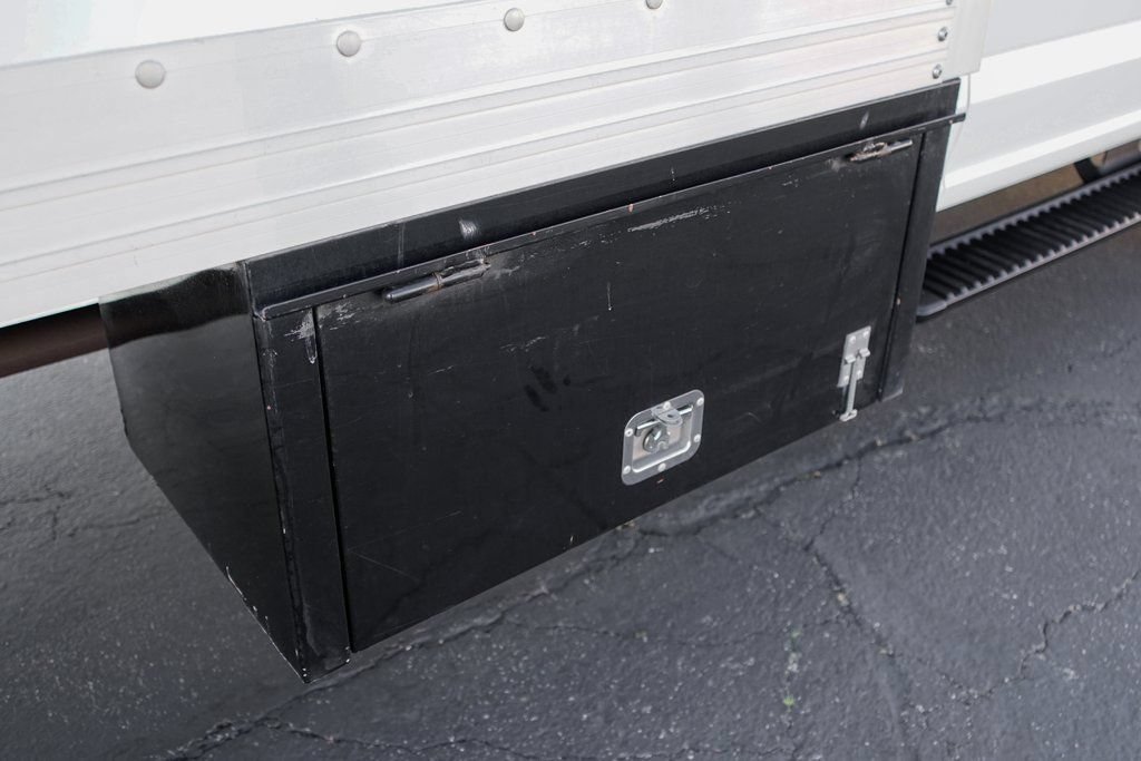 Used 2017 Ford F550 2WD Regular Cab Super Duty image 18