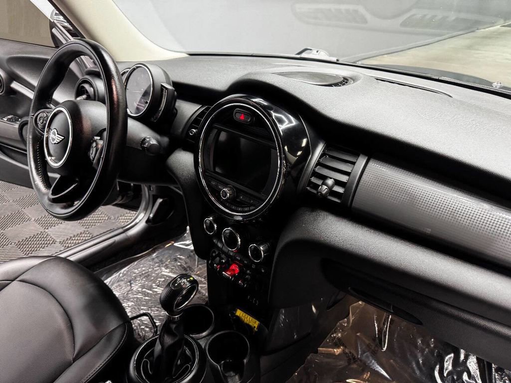 Used 2018 MINI Cooper 2-Door Hardtop w/ Signature Line Package image 42
