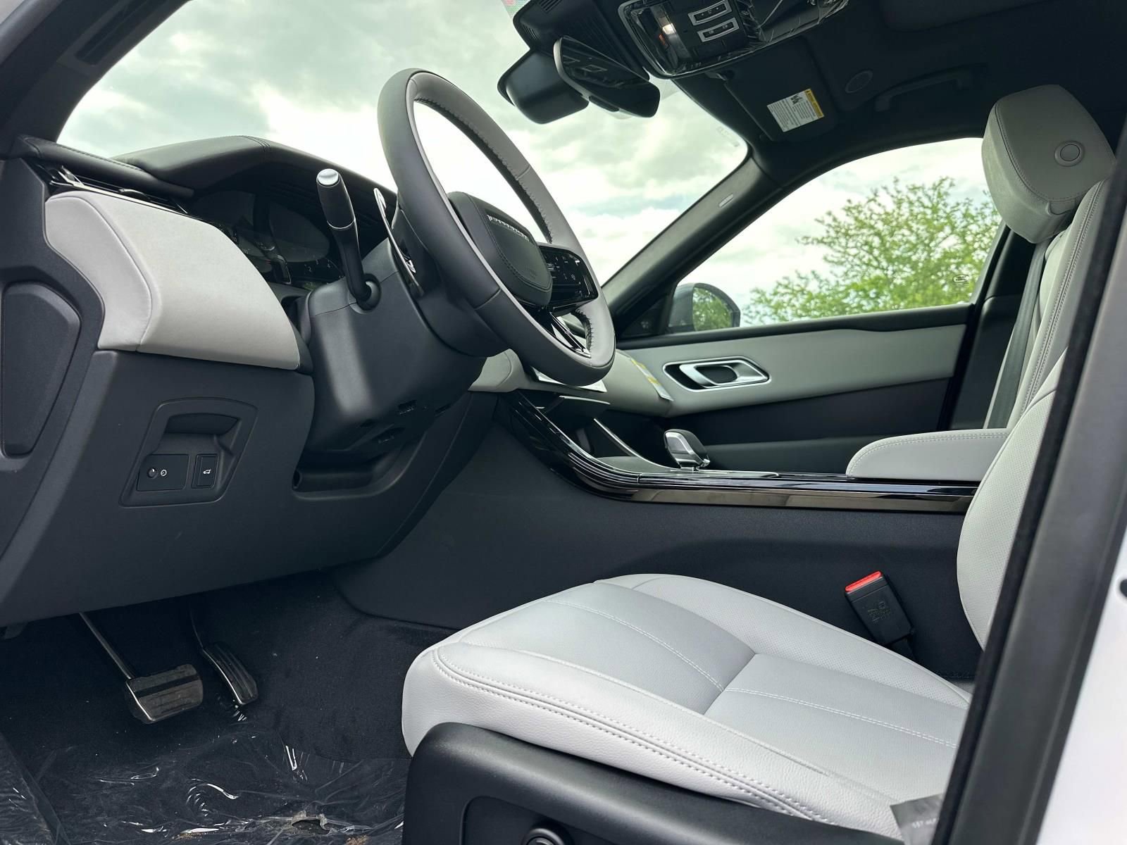 New 2026 Land Rover Range Rover Velar Dynamic SE image 11