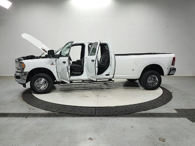 Used 2024 RAM 3500 Big Horn AWD/4WD image 13