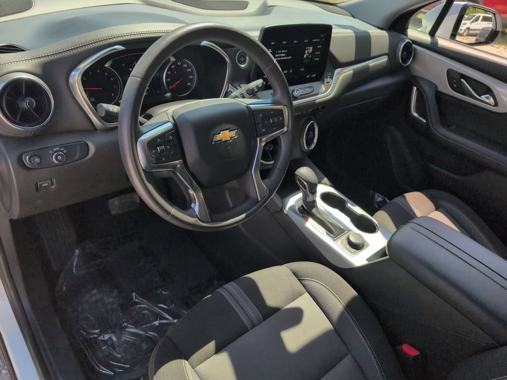 Used 2025 Chevrolet Blazer LT FWD image 15