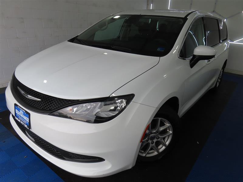 Used 2023 Chrysler Voyager LX FWD image 4