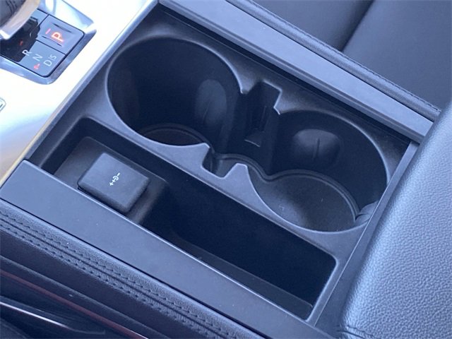 Used 2021 Jaguar F-PACE image 17