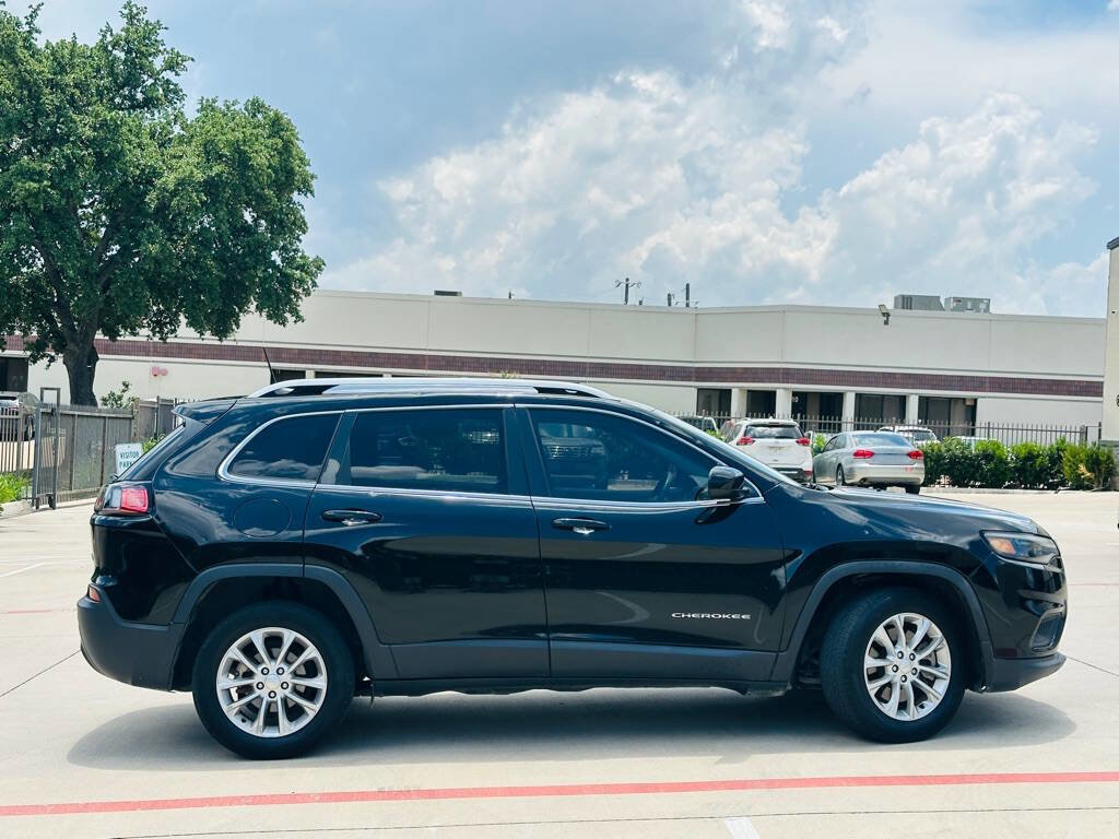 Used 2019 Jeep Cherokee Latitude w/ Popular Appearance Group FWD image 11