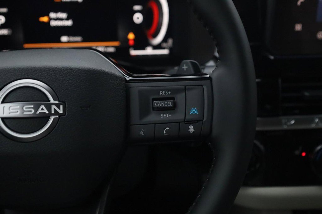 New 2026 Nissan Pathfinder SL image 9