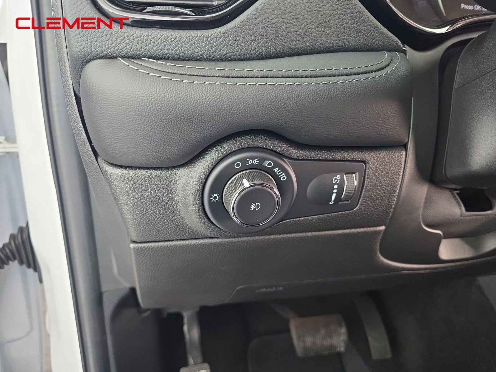 Used 2022 Dodge Durango SXT image 11