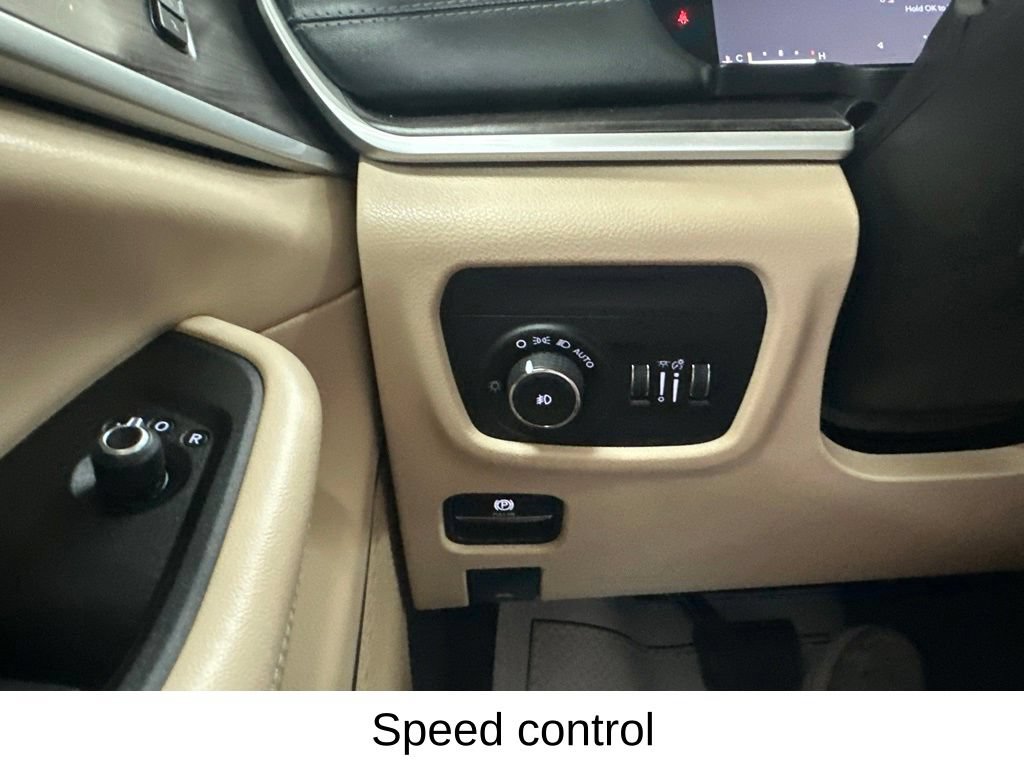 Used 2022 Jeep Grand Cherokee L Limited w/ Luxury Tech Group II AWD/4WD image 46