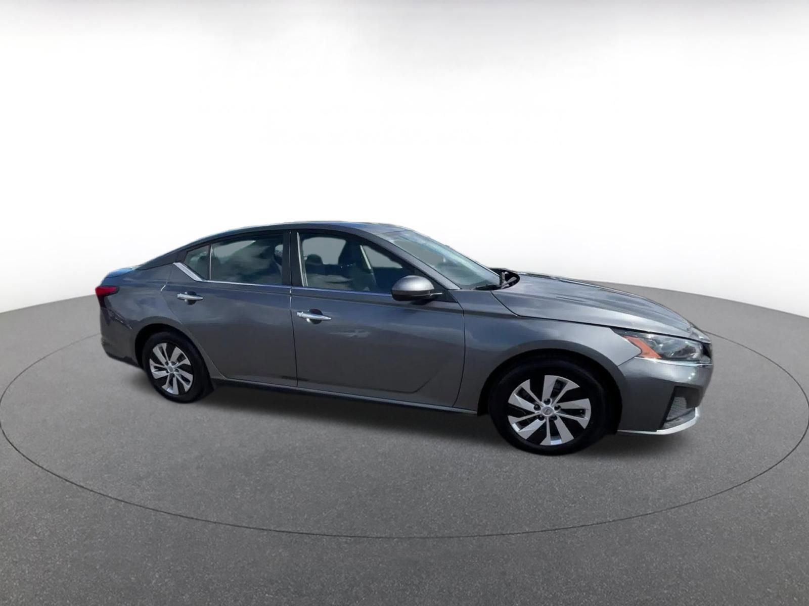 Used 2023 Nissan Altima 2.5 S FWD image 2