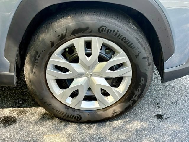Used 2025 Toyota Corolla Cross L FWD image 27