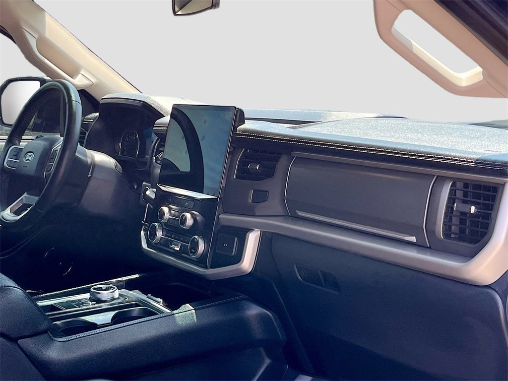 Used 2024 Ford Expedition XLT image 30