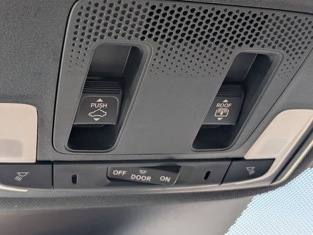 Used 2025 Honda Pilot Black Edition image 38