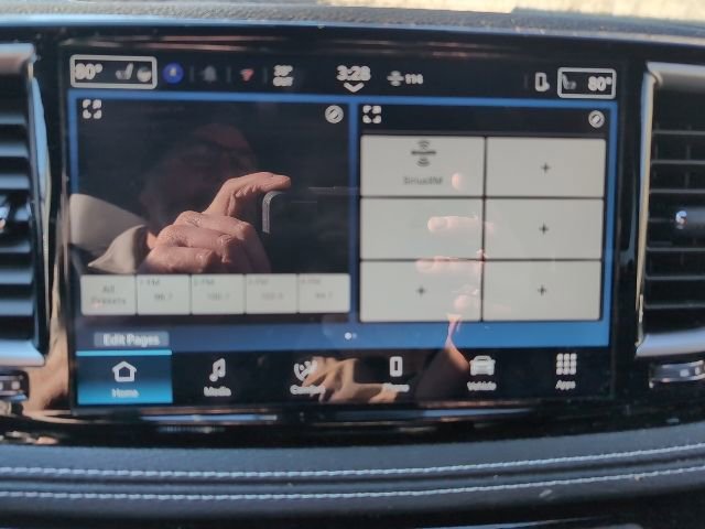 Used 2026 Chrysler Pacifica Select image 16