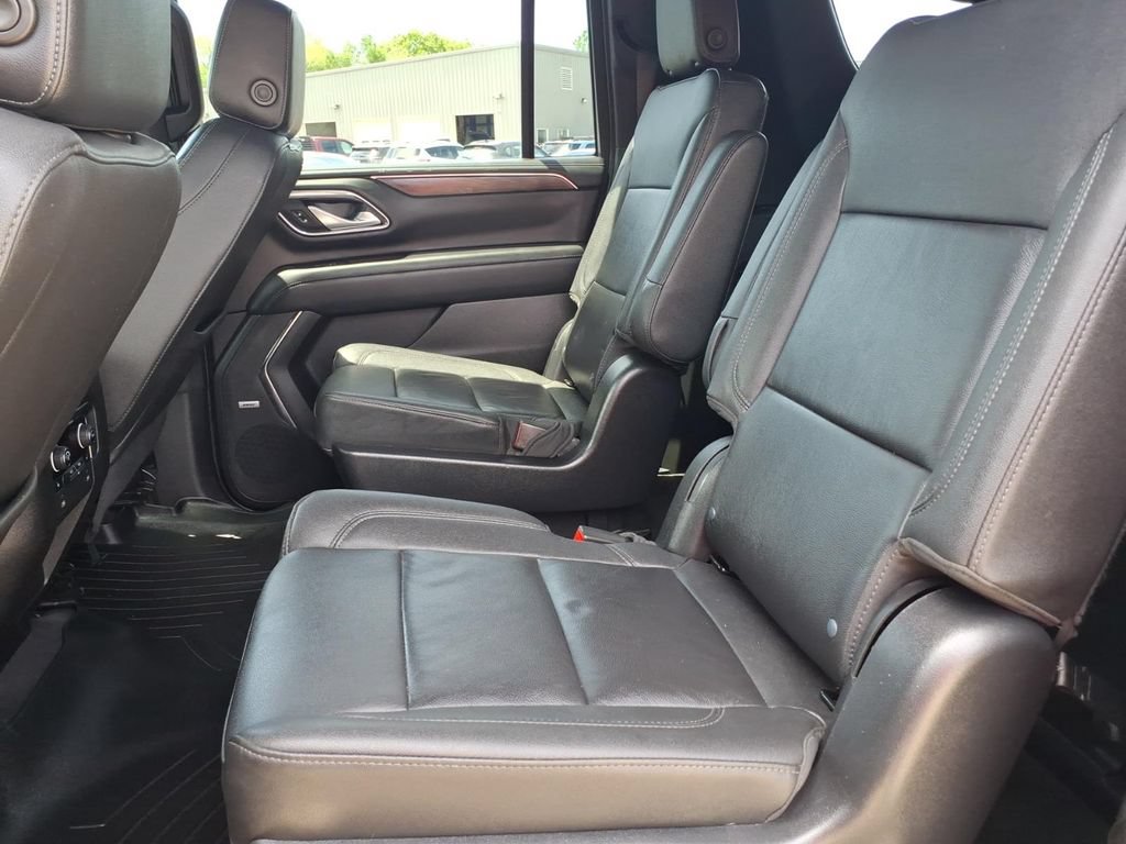Used 2022 Chevrolet Suburban Z71 w/ Luxury Package AWD/4WD image 15