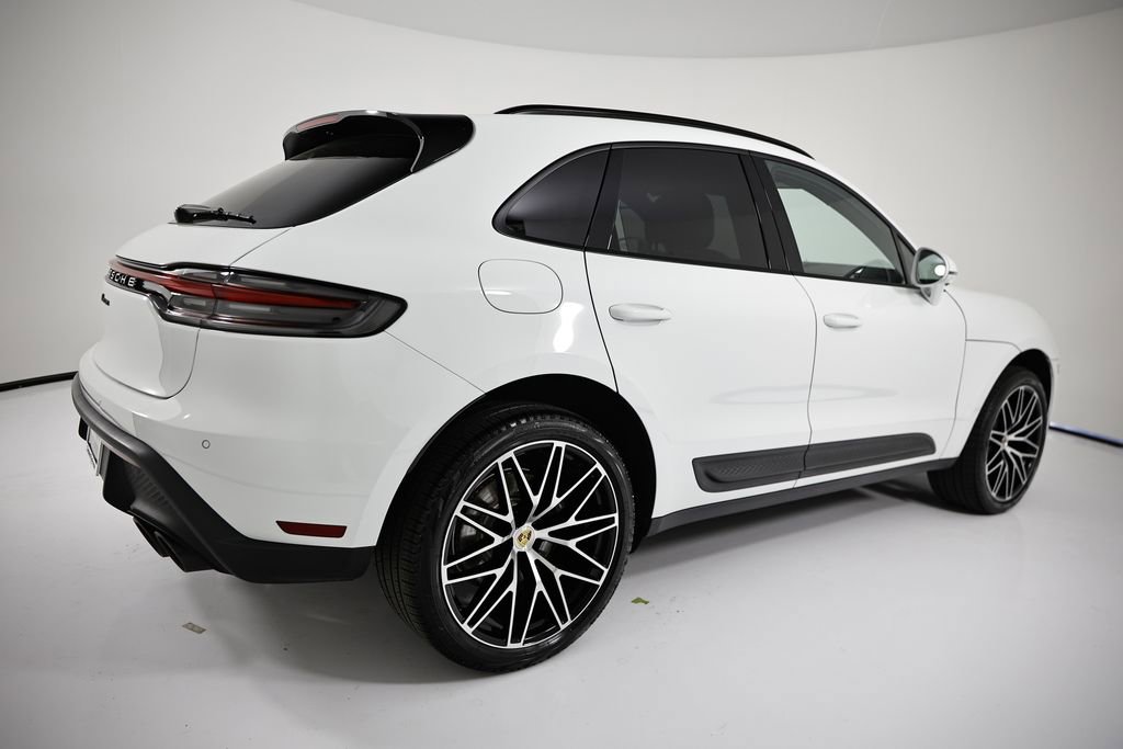 Certified 2026 Porsche Macan image 7