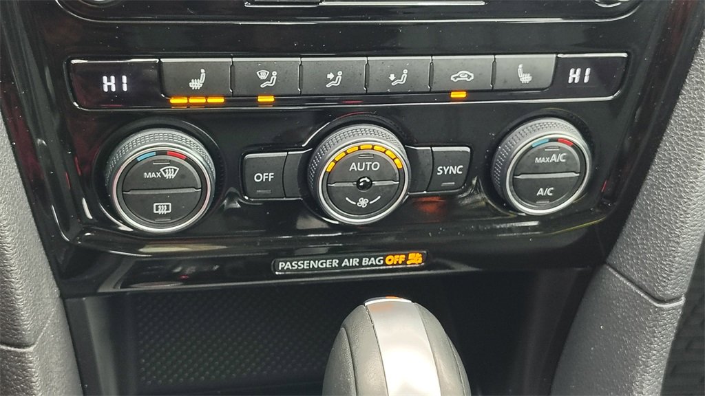 Used 2020 Volkswagen Passat 2.0T SEL image 22