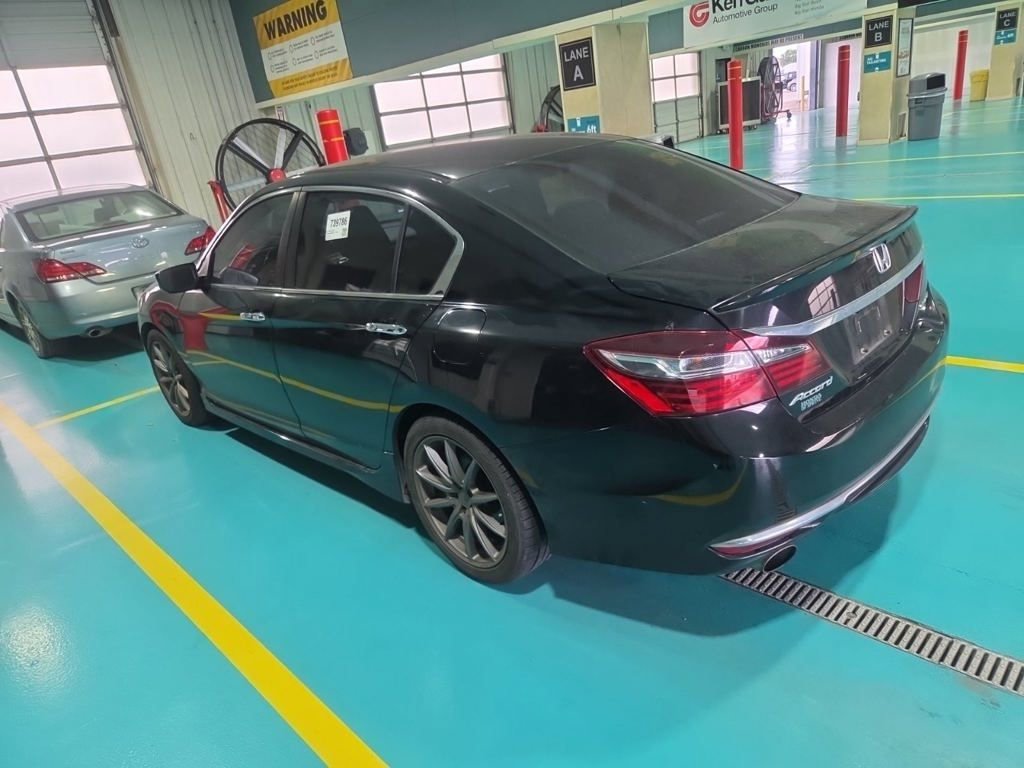 Used 2017 Honda Accord Sport image 7